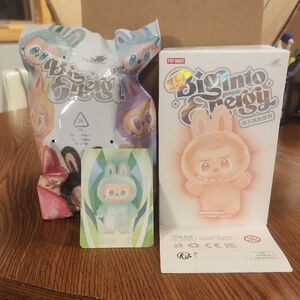 Labubu Big into Energy Pop Mart Figure